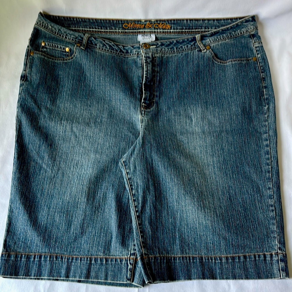 Monroe & Main Blue Jean Shorts Classic Denim Style ** - Picture 1 of 7